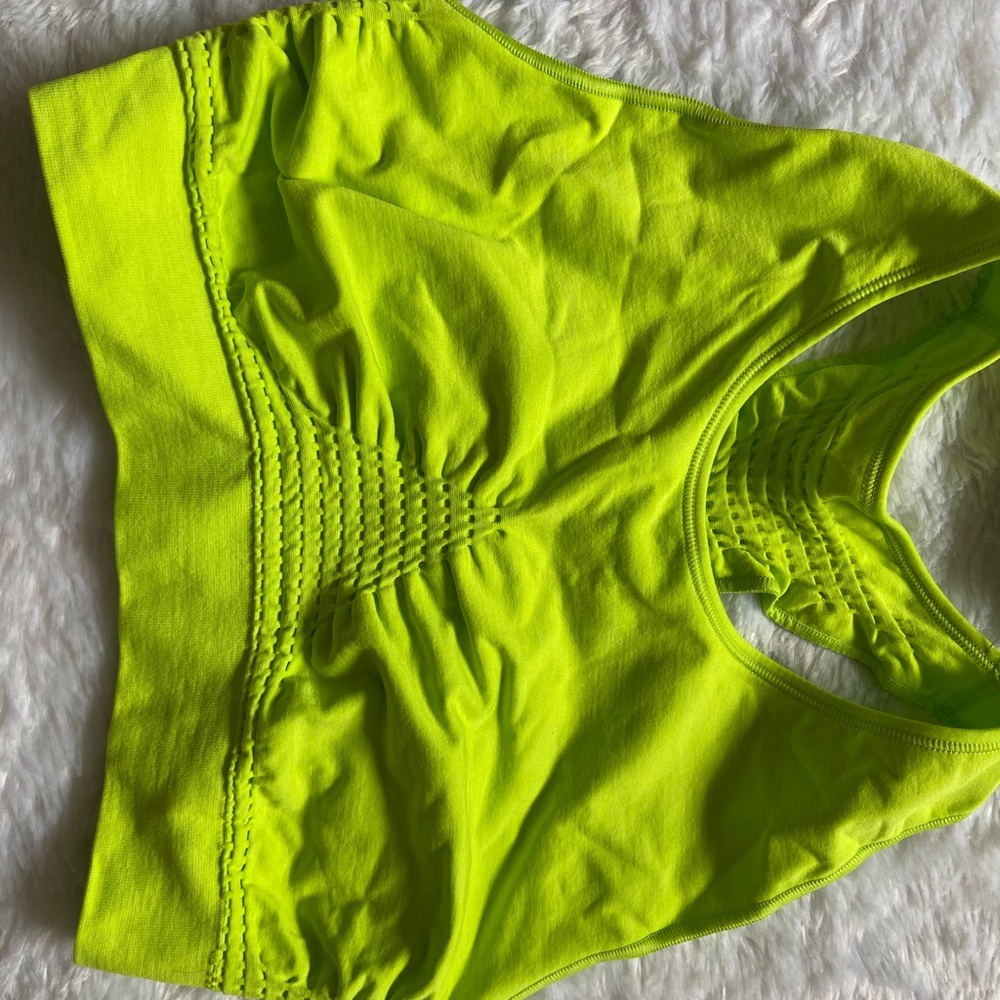 *SOLD* Sweaty Betty Stamina Sports Bra - Picture 3 of 5